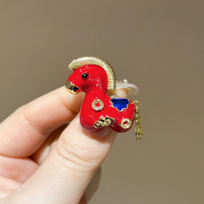 Cute Red Pony Brooch Exquisite Zodiac Horse Brooch Pin For Women Men Temperament Suit Lapel Corsage Accessories New Year Gifts