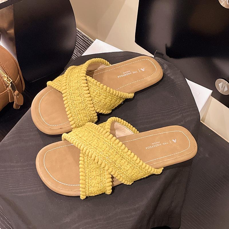 2025 summer new flat-bottomed slippers women's wear cross-toe one-word soft-bottom cloth casual sandals