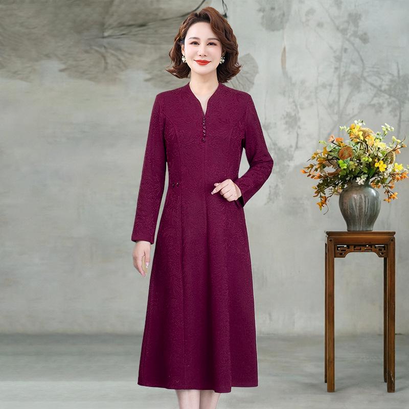 

Elegant Spring/Autumn Long-Sleeve Qipao Dress for Mothers, Knee-Length, High-Quality, Slimming Design for Middle-Aged and Elderly Women XL (85-115 Jin) розы красного