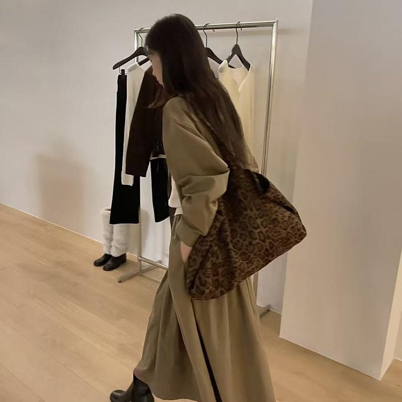 Yogodlns Retro Leopard Print Niche Commuter Large Capacity Shoulder Bag Totes Autumn and Winter New Travel Underarm Bag