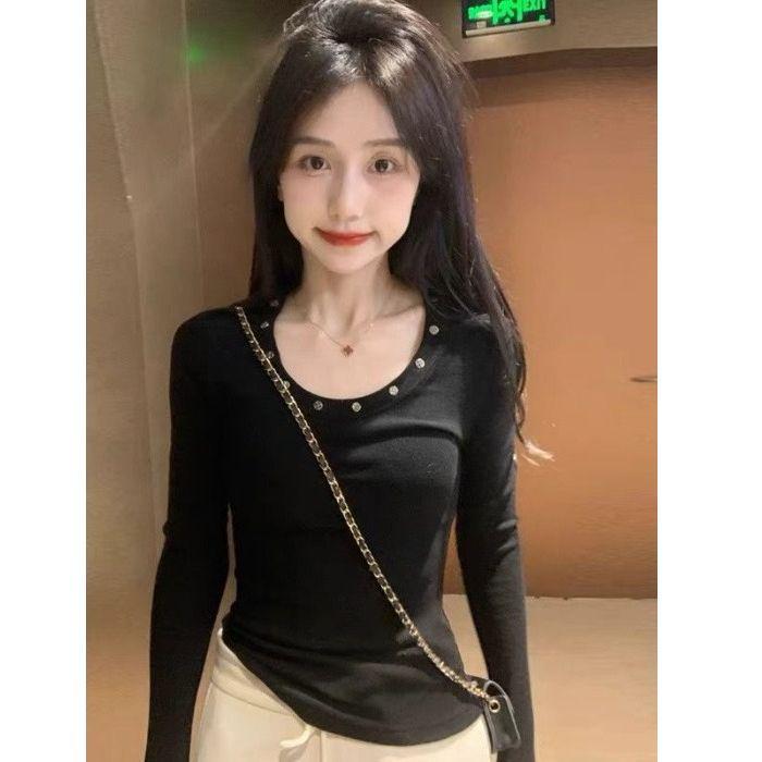Korean Style Slim Fit Round Neck Rivet Long Sleeve Top for Women - Spring Solid Color