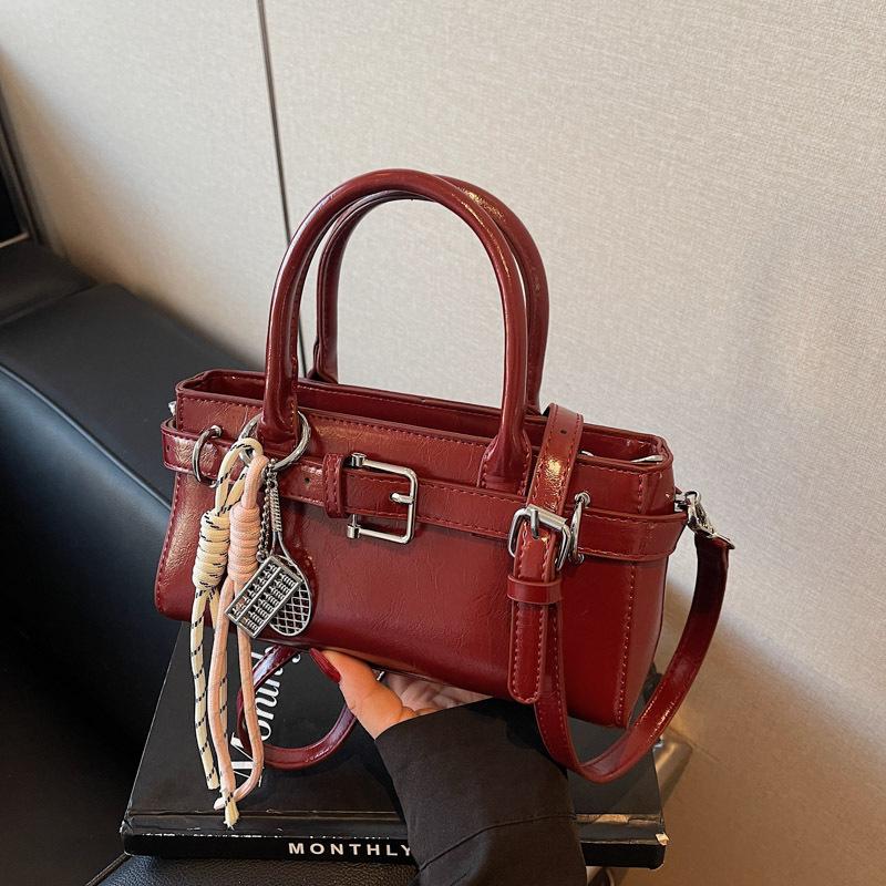 Small bag women's spring and summer versatile new fashion niche design messenger bag portable small bag