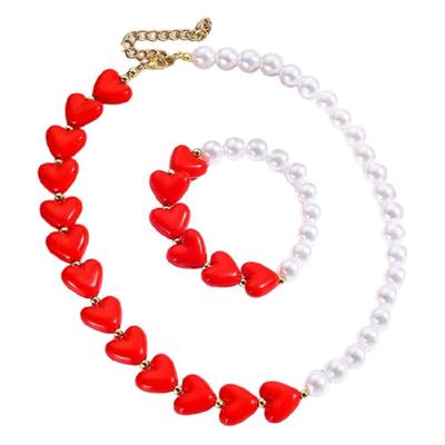Trendy Heart Designs Resin Necklace With Imitation Pearls Portable Accessory for Women’s Special Moment Casual Wear