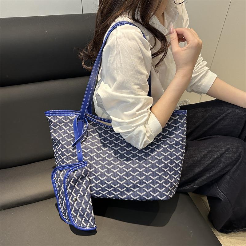 Fashion New Single Shoulder Large Capacity Handbag Travel Storage Niche Underarm Cabbage Basket Tote Bag Women
