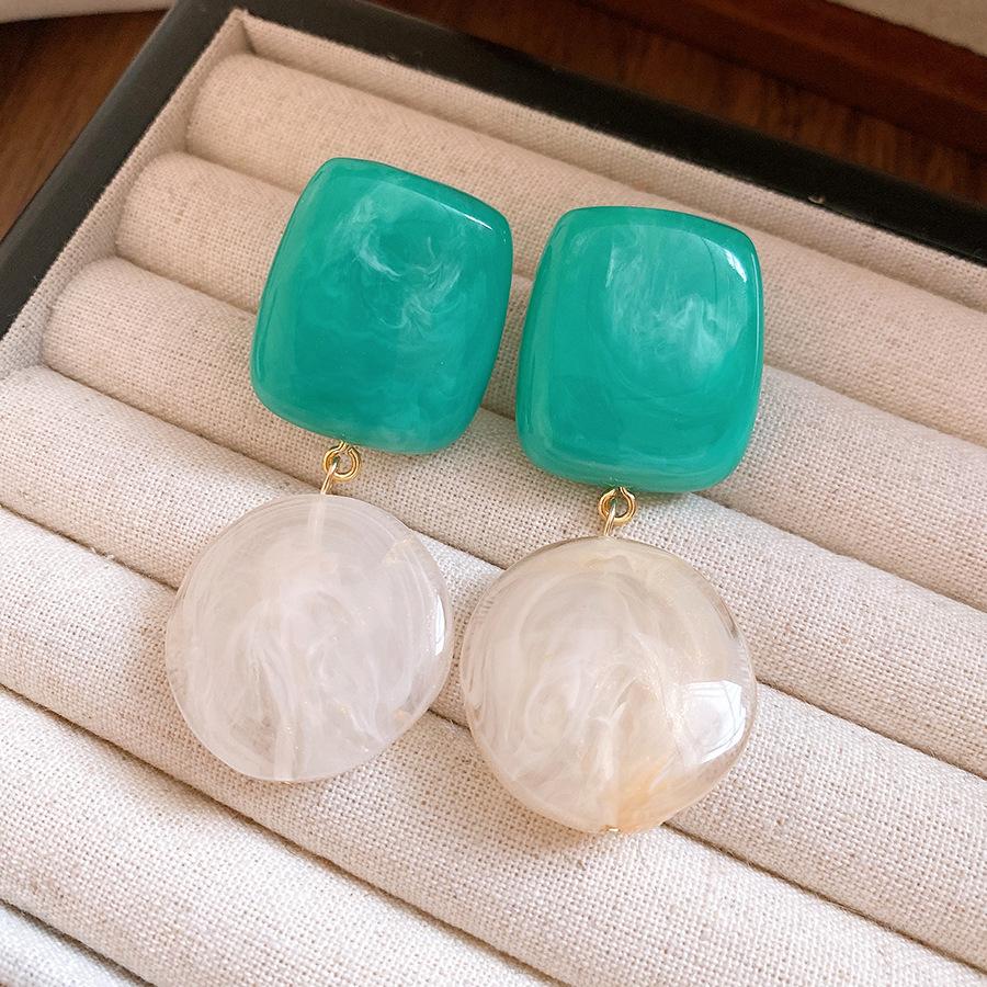 

Blue-green color matching stud earrings, red-orange contrasting color three-dimensional resin pendant earrings, fashionable retro earrings accessories
