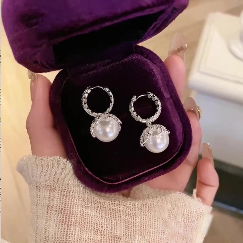 Gold-Plated Zircon Pearl Lace Earrings: French Retro, Versatile, and Luxurious Accessory for Women.