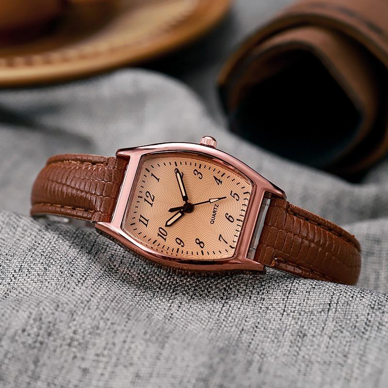 New Digital Retro Fashion Ladies, Watch Barrel Quartz Belt Watch, Women's Watch
