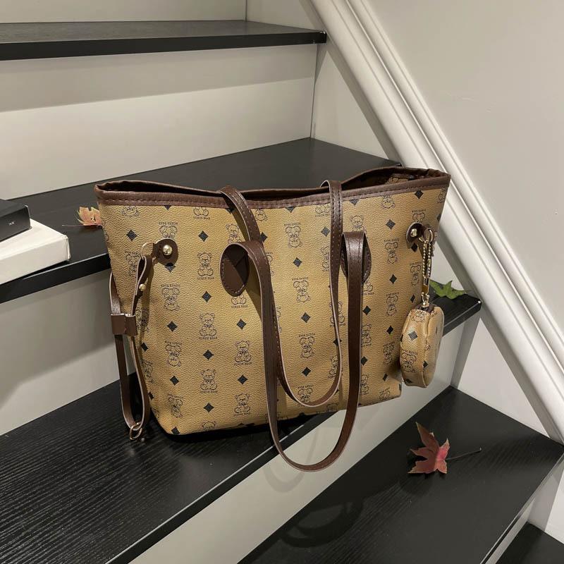 

2025 tote bag new large-capacity commuter bag autumn and winter contrasting color shoulder bag trendy work bag коричневый