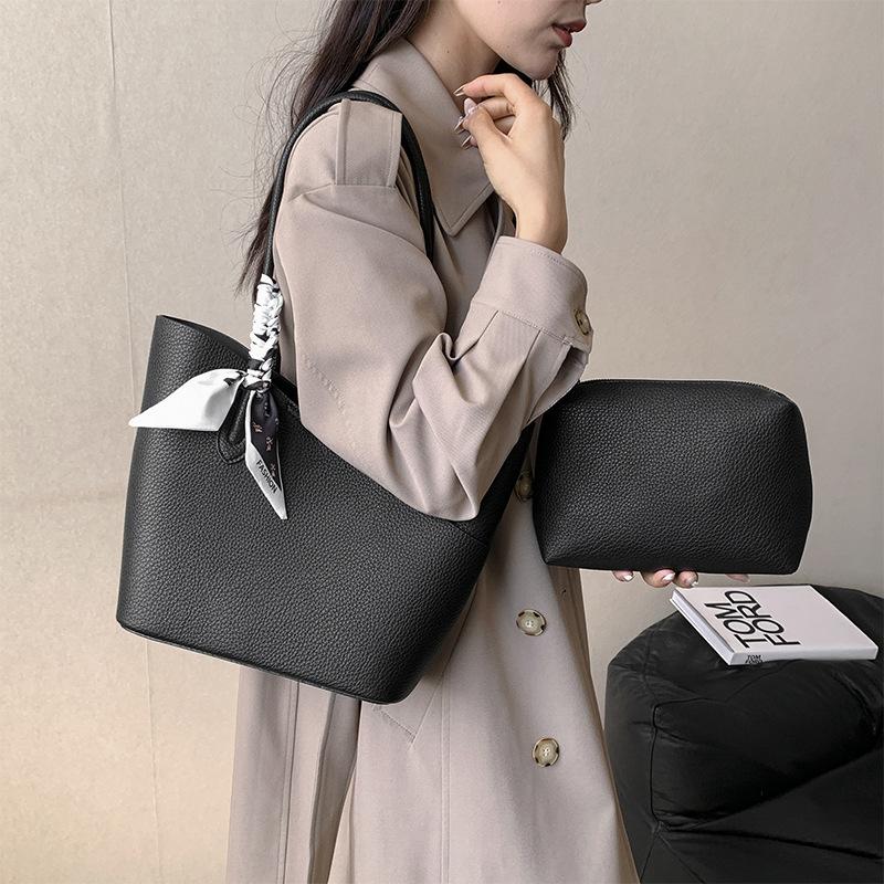 Geantă de capacitate mare Trendy pentru femei, la modă, portabilă, de umăr Geantă tote versatilă de nișă, high-end, pentru navetă