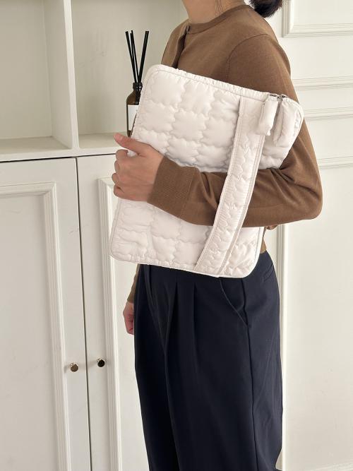 Neata Cloud Laptop Pouch / Ivory / M, L