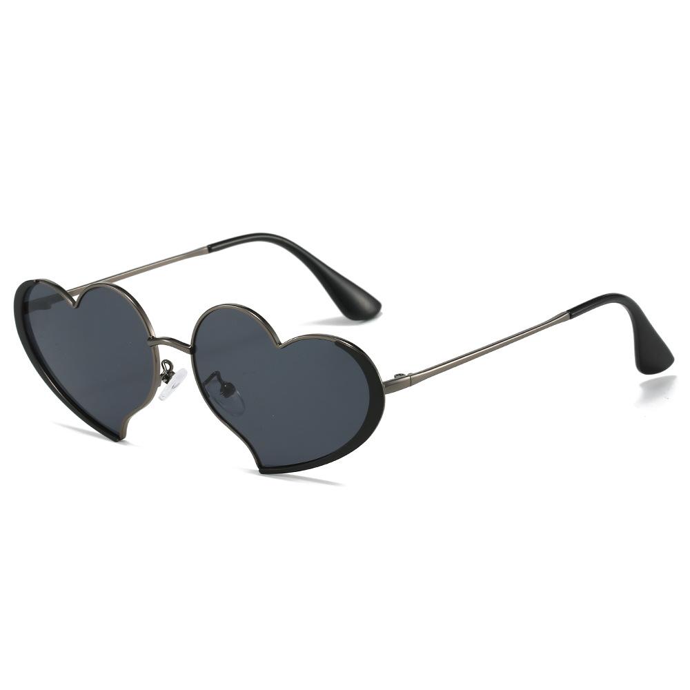 2024 Cute Designer Brand Luxury Custom Sunglasses Metal Logo Women Vintage Lovely Retro Sunglasses Party Heart Sunglasses Color