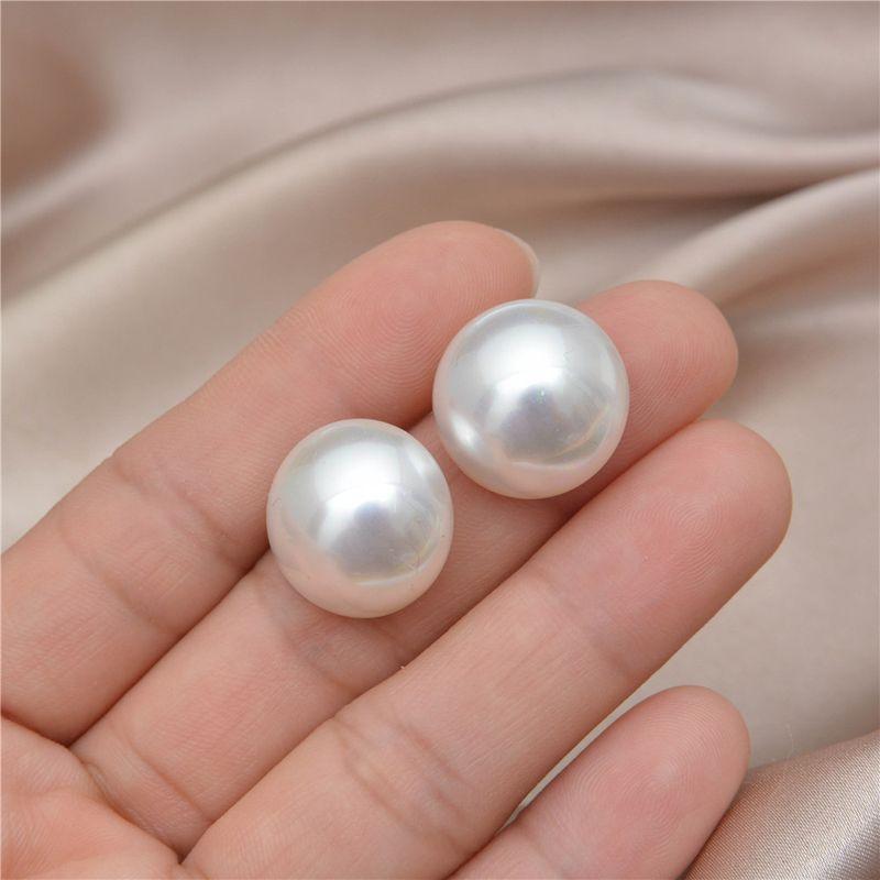 

Retro Socialite Exaggerated Semicircle Pearl Ear Clip 2025 New Arrival French Elegance Non-Piercing Punch-Free Earrings Ear Studs [Happiness] semicircle bead ear clip