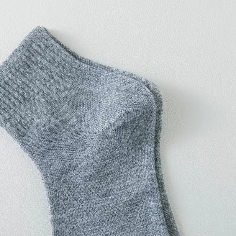 10 Pairs Men‘s Solid Color Mid-Calf Socks Breathable Comfort Sports Casual Work Socks White Black All Seasons EU 37-44 US 6-12