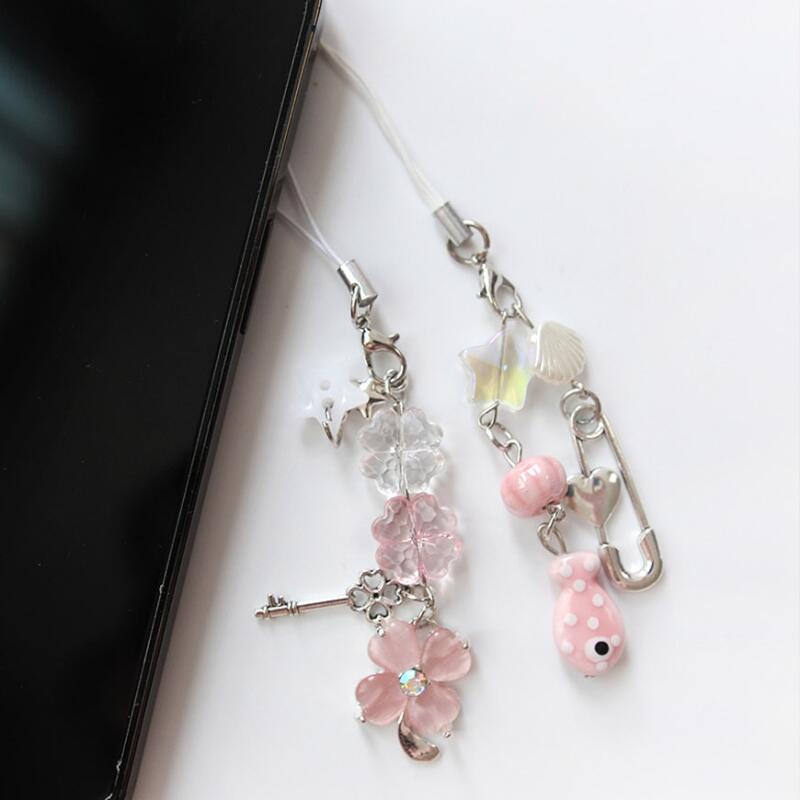 6 Types of Transparent Four-leaf Clover Bead Keychains (options 5-6)