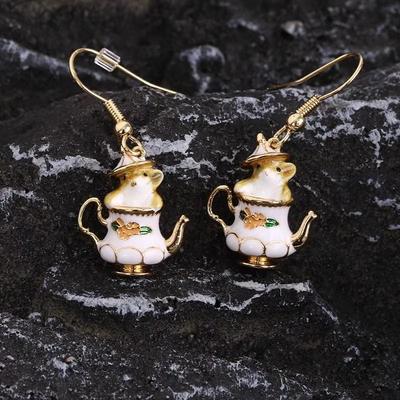 Boucles d'oreilles tendance en forme de tasse à thé de style chinois et de souris: Design ludique, chic et axé sur la personnalité pour les femmes