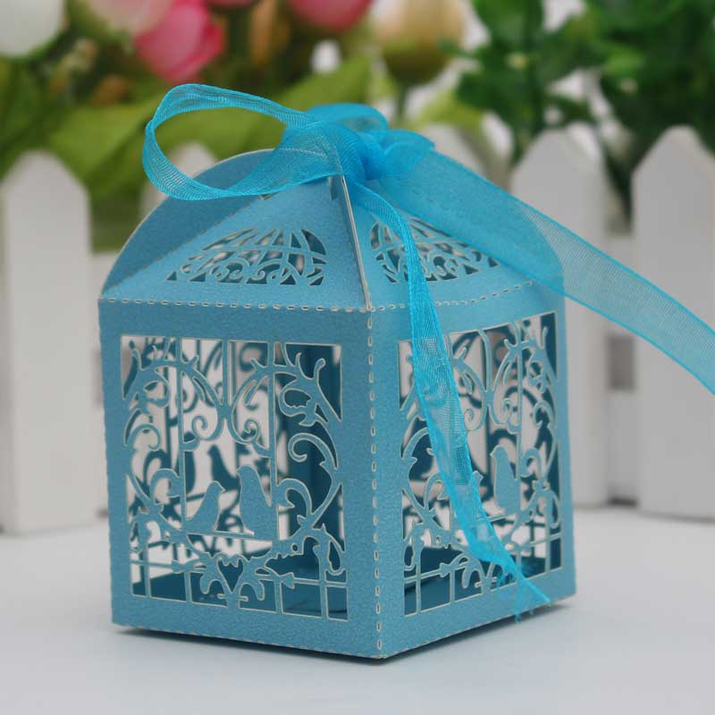 30 50 STÜCKE/llot Laser Cut Braut Bräutigam Hochzeit Süßigkeiten Pralinenschachtel Gäste Geschenkboxen Papierverpackung Babyparty Schokoladenkeksschachtel