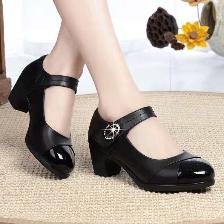 

Round head shallow mouth middle-aged mother shoes one-word buckle belt thick heel women s shoes spring and autumn new small leather shoes 35 чёрный