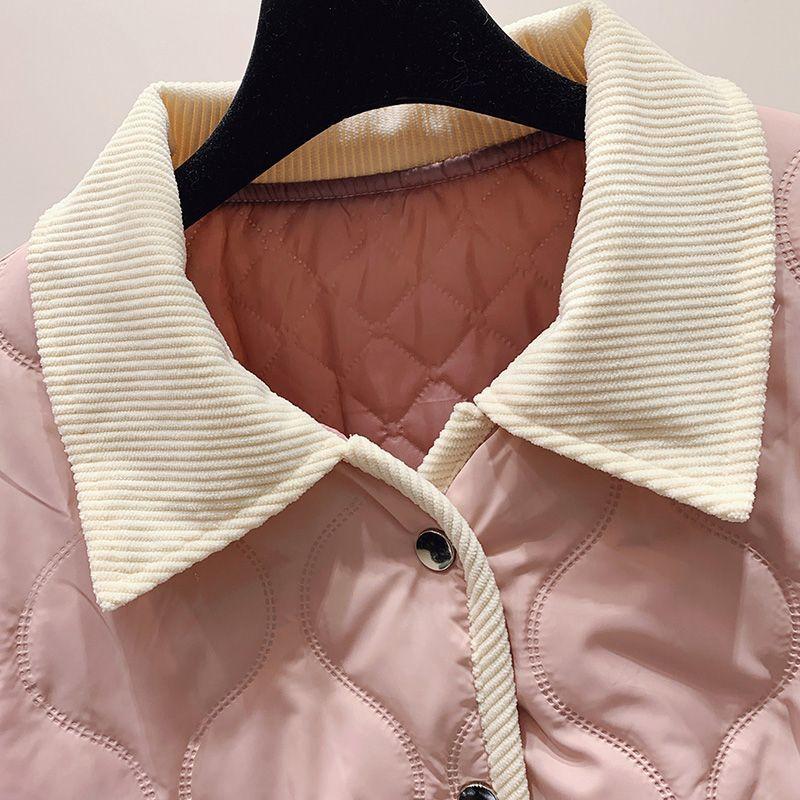 Stylische kurze wattierte Jacke für Studentinnen im College Style mit Slimming Effekt