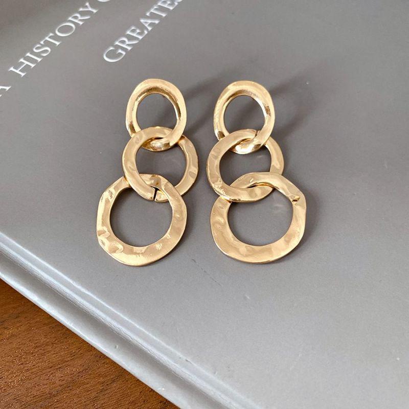 Stylish Irregular Three-Layer C-Shaped Earrings: European & American Metal Fashion Studs with a Luxurious High-End Appeal