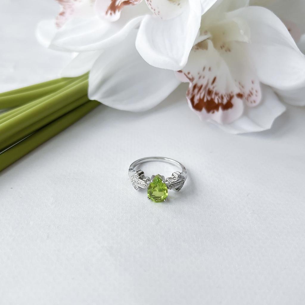 Silver Ring with Chrysolite 4.177ct, Cubic Zirconia, Product Weight 3.25 G (2150305)
