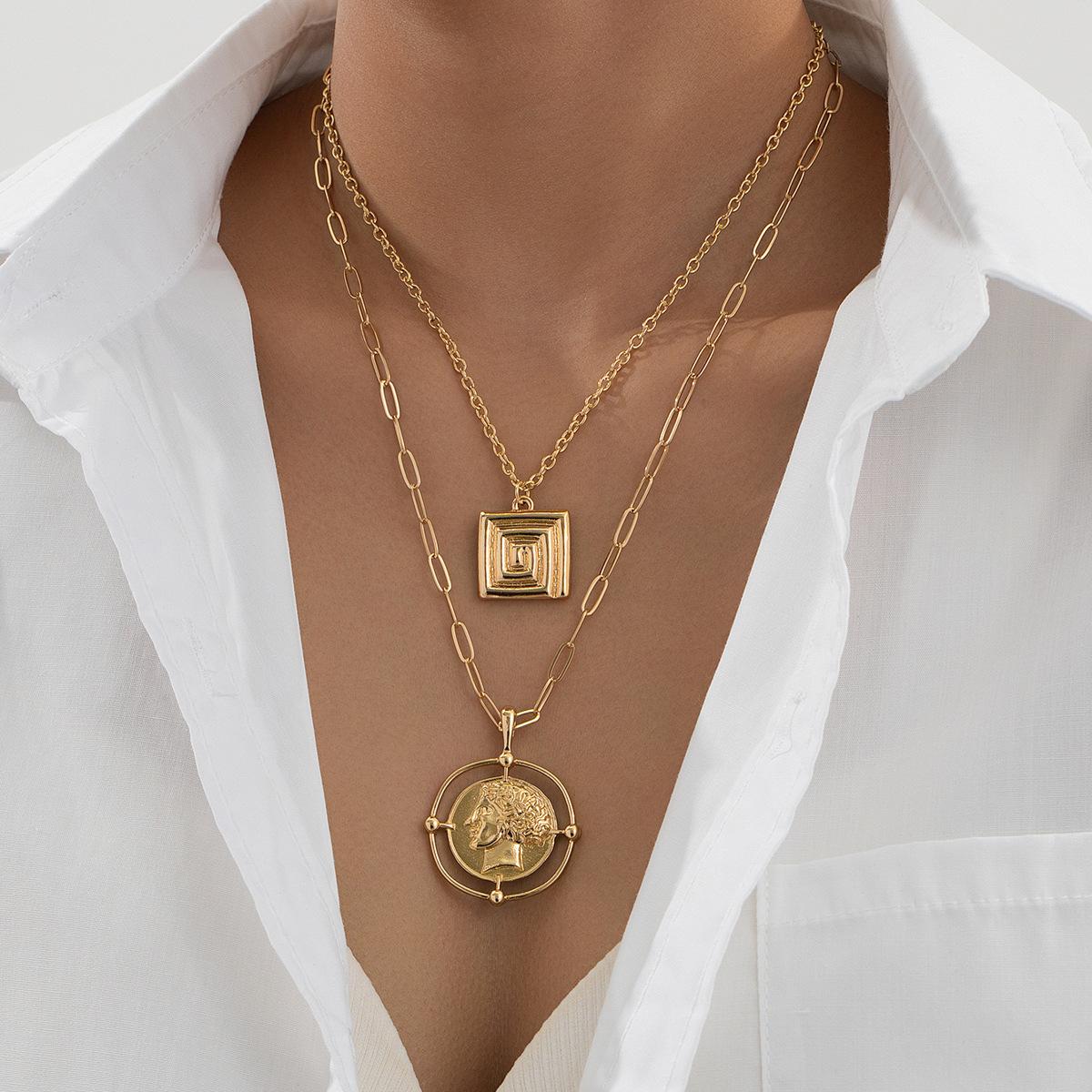 

Ancient Greek Goddess Coin Pendant Necklace золотий