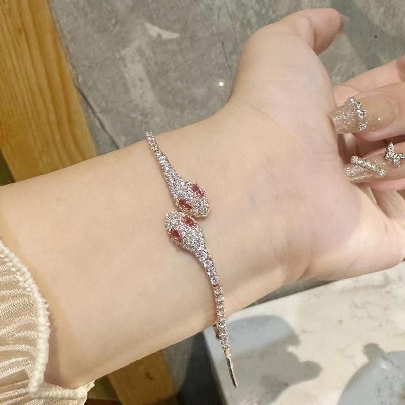Elegant Crystals Snake Bracelet With Zircon Detailing for Women’s Fashionable Daily And Party Jewelry Accessory