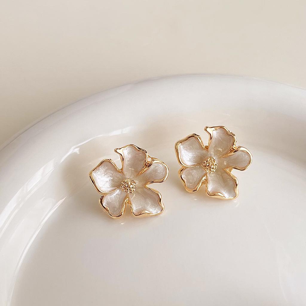 Elegant Heart Drip Oil Flower Stud Earrings for Women