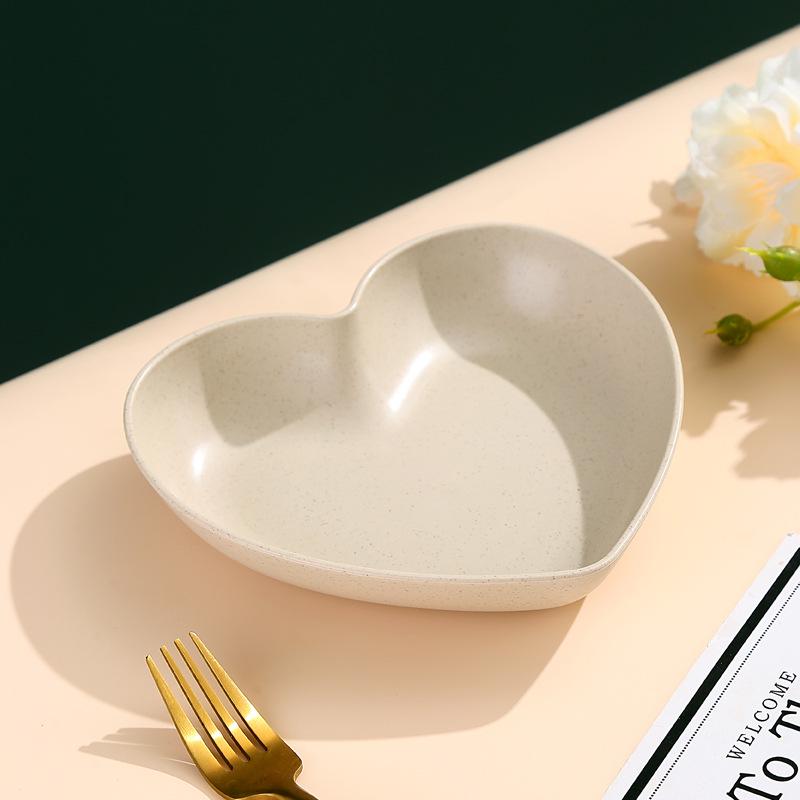 

Скандинавская тарелка в форме сердца – Креативное маленькое блюдо для пар, Идеально для овощей, десертов, фруктов или тортов – Пластиковая посуда. Single Piece