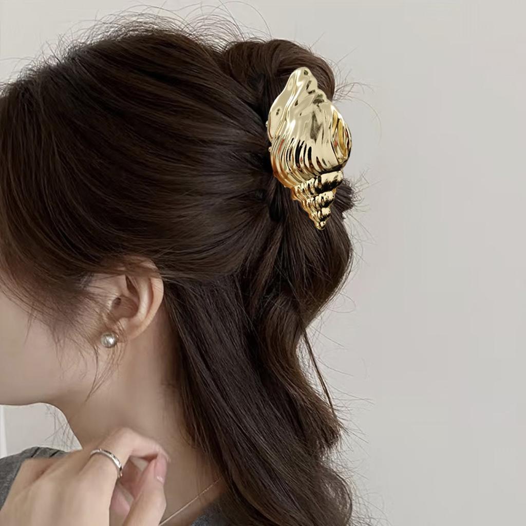 1pc Metallic Seashell Hair Claw Beach Inspired Designs Perfect for Boho Chic Styles Summer Vacations Elegant Hair Accessories