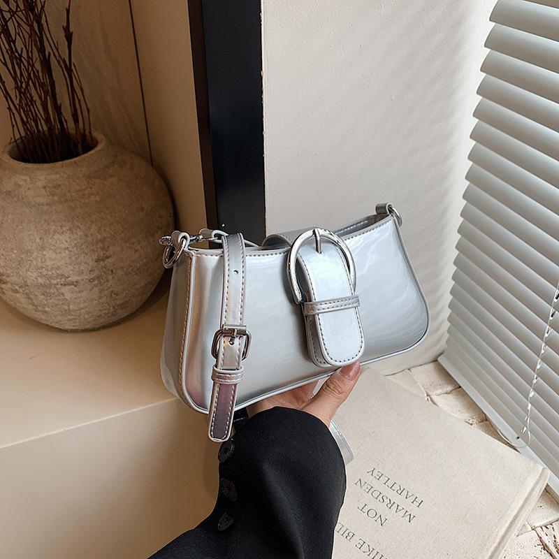 Новая красная лаковая сумка подмышкой для женщин — фото 4