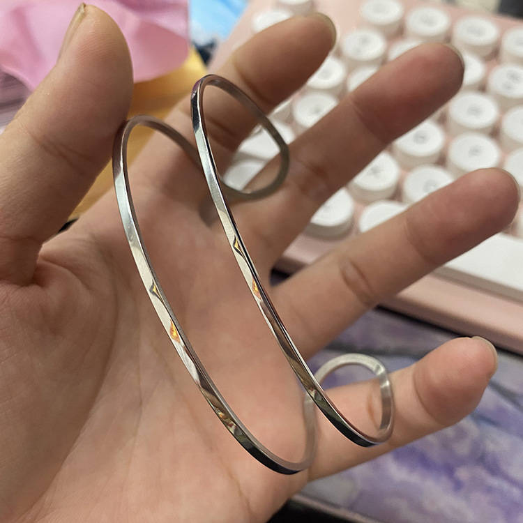 

Многослойное наборное титановое стальное полое гладкое кольцо на руку, нишевый дизайн, высококачественный браслет в стиле панк, металлический браслет на руку