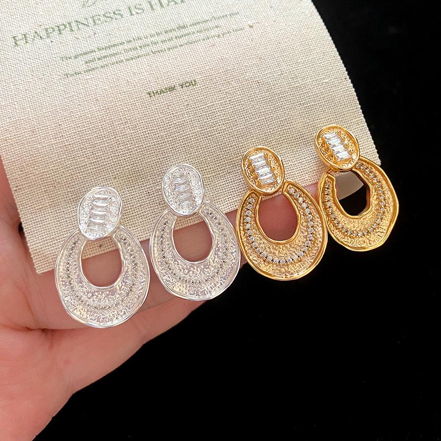 Silver Needle French Retro Zirconia Oval Stud Earrings: Luxurious & Fashionable Metal Style Jewelry for Women