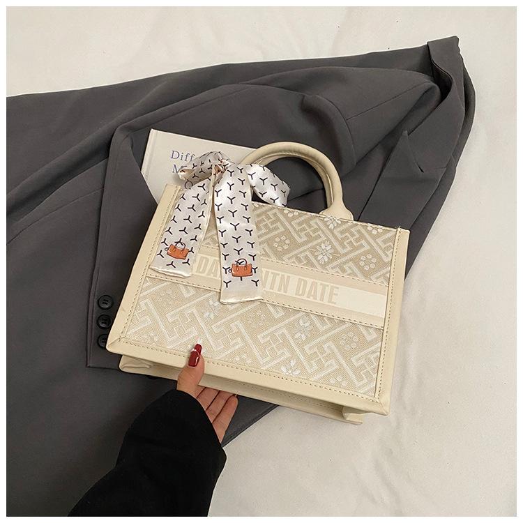 

Large-capacity tote bag 2025 new model, portable, fashionable and versatile work commuter bag, foreign-style armpit bag