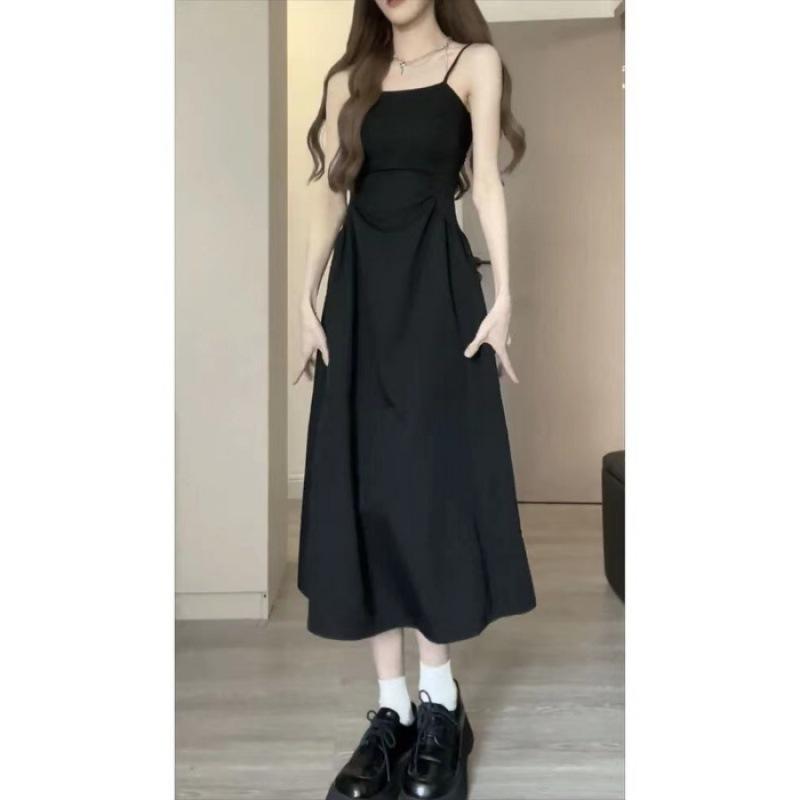 The new pure desire wind pumping pleated waist design feeling covering meat versatile suspender dress sexy and thin bottom skirt