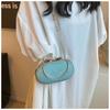 2025 new temperament fashion design single shoulder crossbody foreign style solid color retro chain portable texture crossbody bag