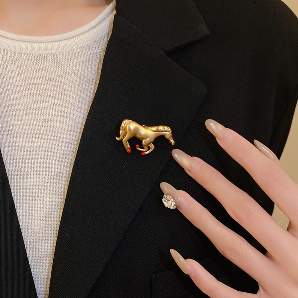 Metal Copper Metal Horse Brooch Vintage Animal Lapel Pins Luxury Zodiac Pony Pin  Suit Accessories