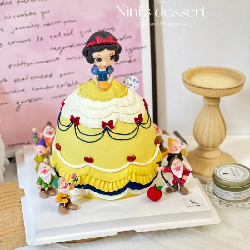 Cartoon Anime Snow White And The Seven Dwarfs Mini Doll Cute Little Girl Action Figures Car Dashboard Decoration Set Toy Fun Gif