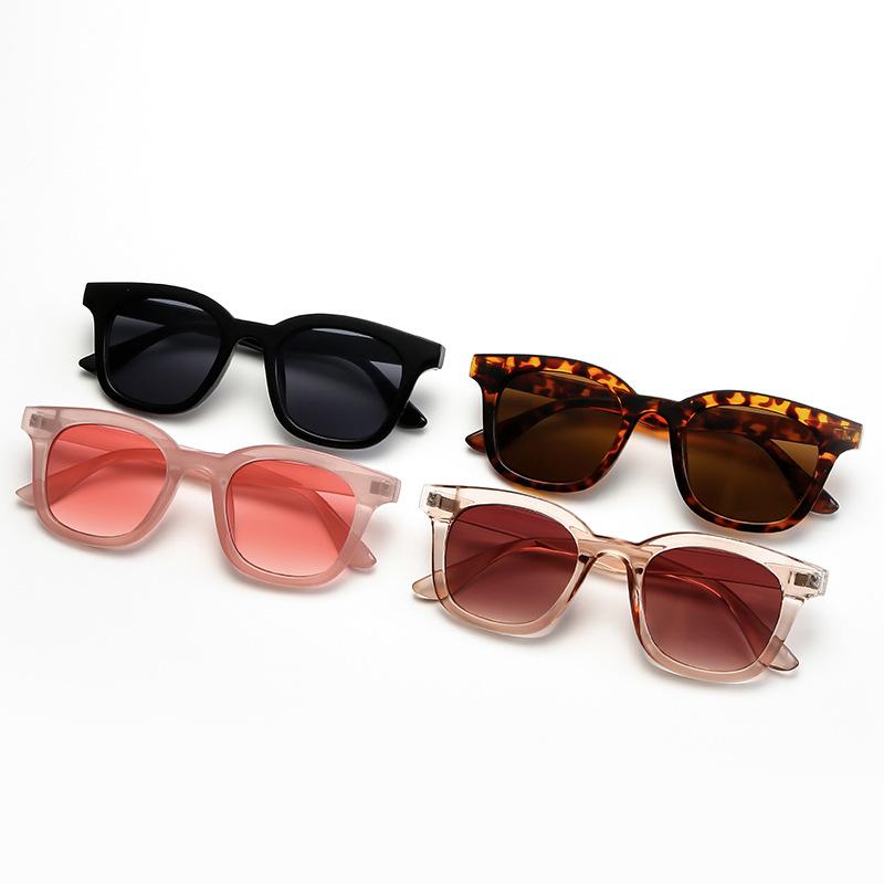 New retro small frame square sunglasses men's and women's simple travel beach sunglasses European and American round face glasses s