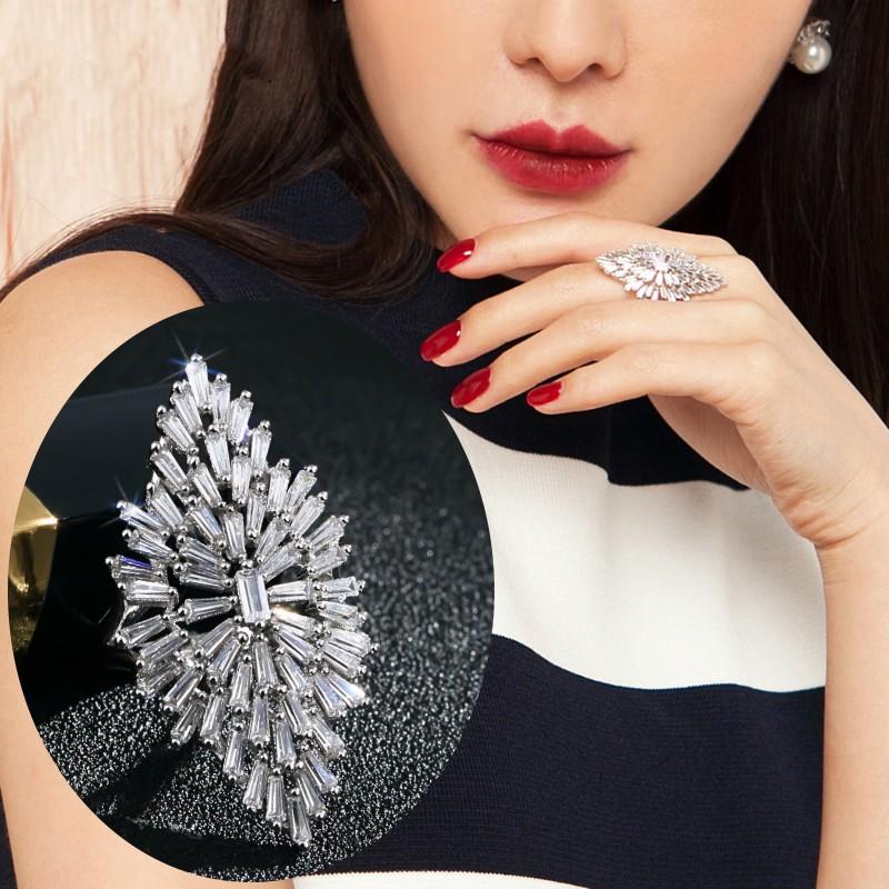 Huitan Sparkling Marquise Shaped Women Rings Full Pave Crystal Cubic Zirconia Gorgeous Lady Wedding Party Rings Fashion Jewelry