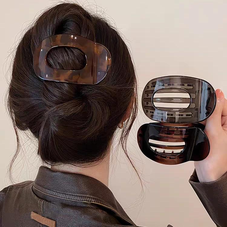 Women's 2025 High-End Retro Shell Hair Clip for Elegant Updo