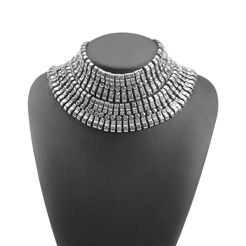 Elegantní Trend Zveličený Těžký Průmysl Široký Výstřih Módní Vznešený Luxusní Šaty Všestranný Dámský Náhrdelník