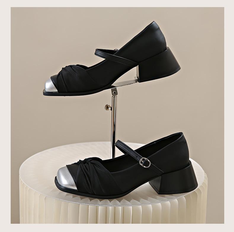 

Сказочный ветер мягкая кожа мягкая подошва мелкий вырез Мэри Джейн женские толстый каблук 2025 новая модель с юбкой подружка невесты ремешок с пряжкой одинарные туфли 39 чёрный
