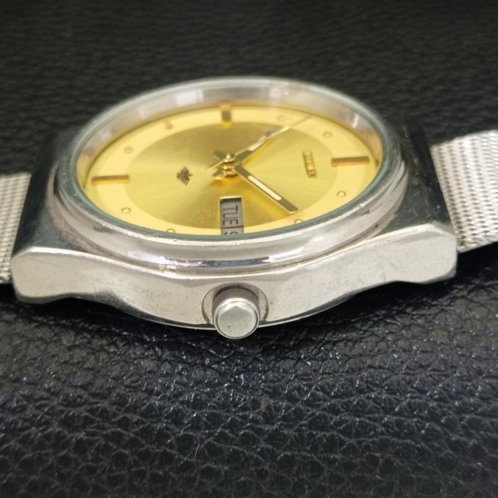 CITIZEN AUTOMATIC 8200 JAPAN MENS VINTAGE GOLDEN COLOR DIAL WATCH a702755-1 R210-a702755