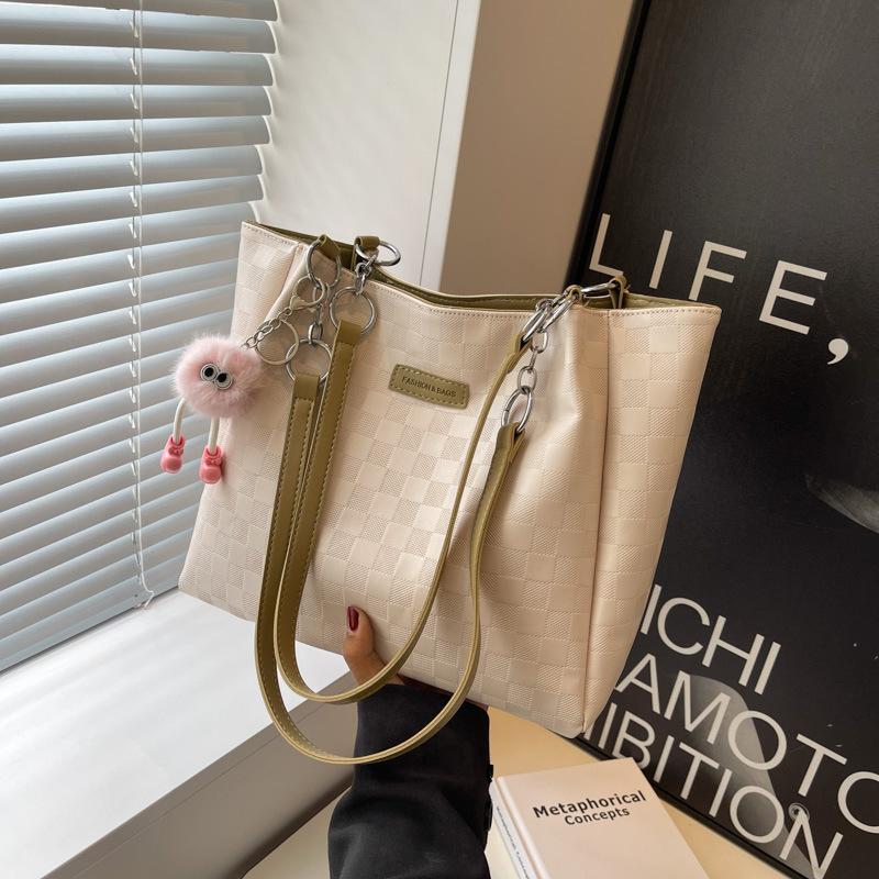 

2025 new autumn and winter casual shoulder bag high-end light luxury large capacity retro versatile lazy women s shoulder bag