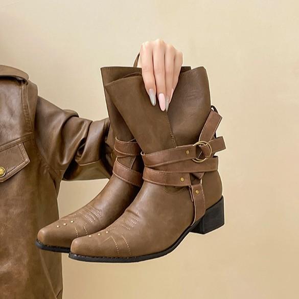 Piaohong leather buckle design sense retro style pointed thick heel short boots women's 2025 autumn and winter new pointed fashion boots