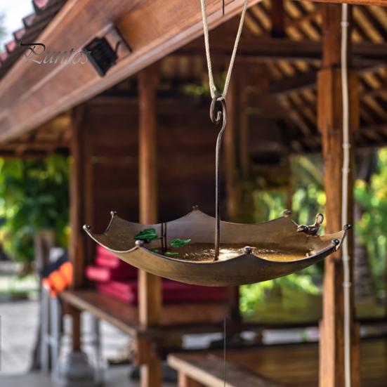 

Диспенсер для воды для птиц. Изысканная кормушка для птиц в форме зонтика. Износостойкий контейнер. Подвесной лоток для кормушки для птиц. A