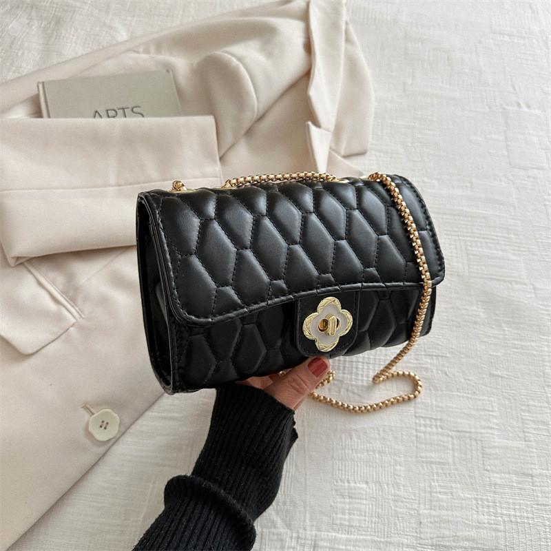 

Chic And Modern Crossbody Chain Bag For Women Perfect For Casual Daily Use And Commuting чёрный