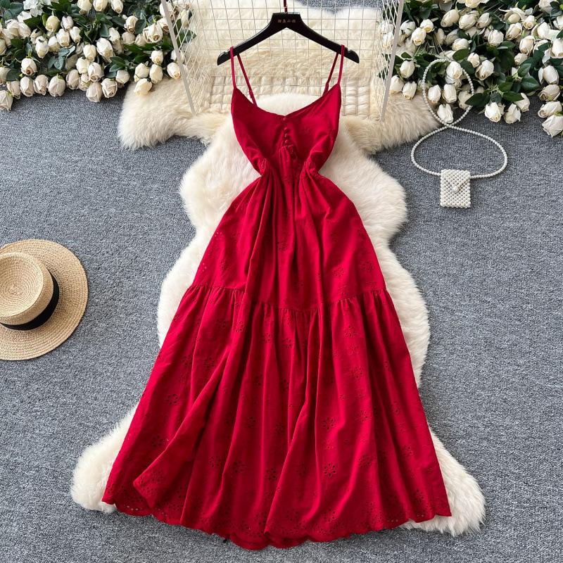 French Super Immortal Holiday Wind Heavy Industry Hollow Embroidery Suspender Dress Summer Waist Skinny Temperament Long Skirt One size fits all красный
