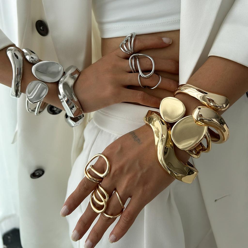 Exaggerated Metal Smooth Water Droplet Hugging Bracelet with Cool Breeze Ins Irregular Cut Spring Bracelet