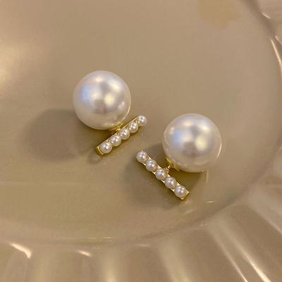 Light Luxury Pearl Earrings for Women with Niche Design and Temperament High-end Earrings New Style